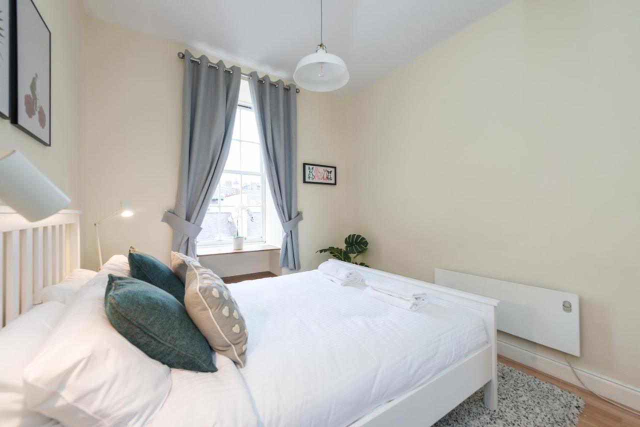 Bright And Modern 2 Bed Apartment Единбург Екстериор снимка